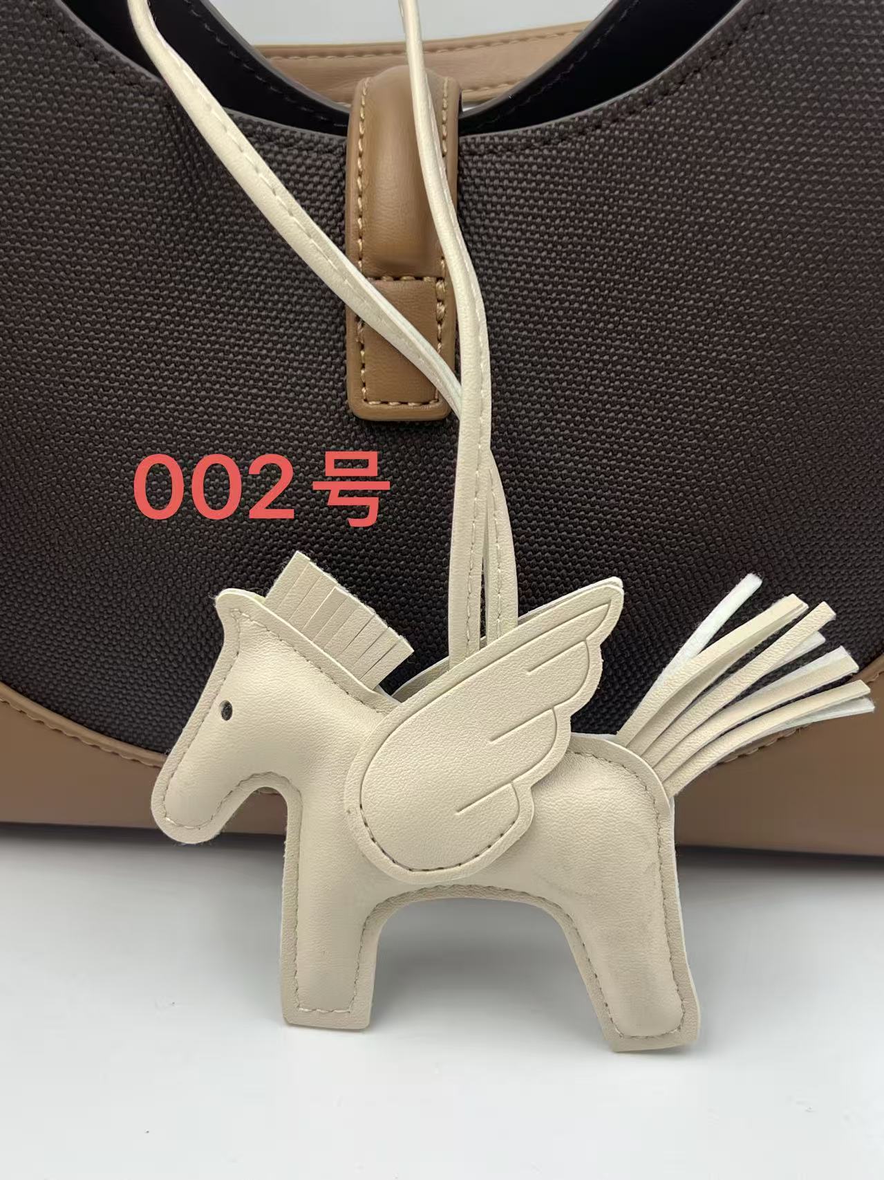 Colgante de bolsos Pegasus Mini Colgante de bolsos de estilo simple llaver de cuero image 8
