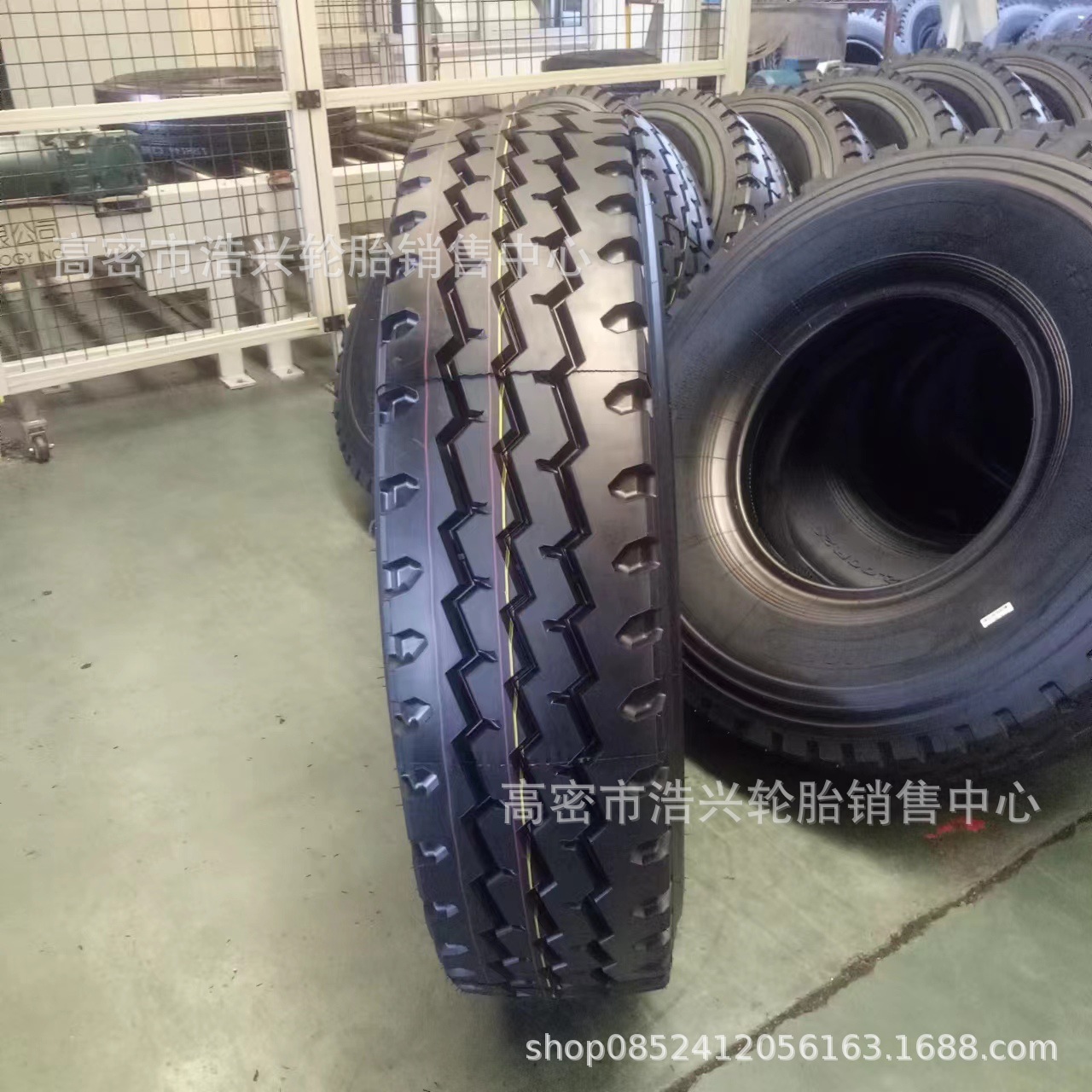 1200R24全钢载重卡车钢丝轮胎直供现货1200-24出口内销吊车轮胎
