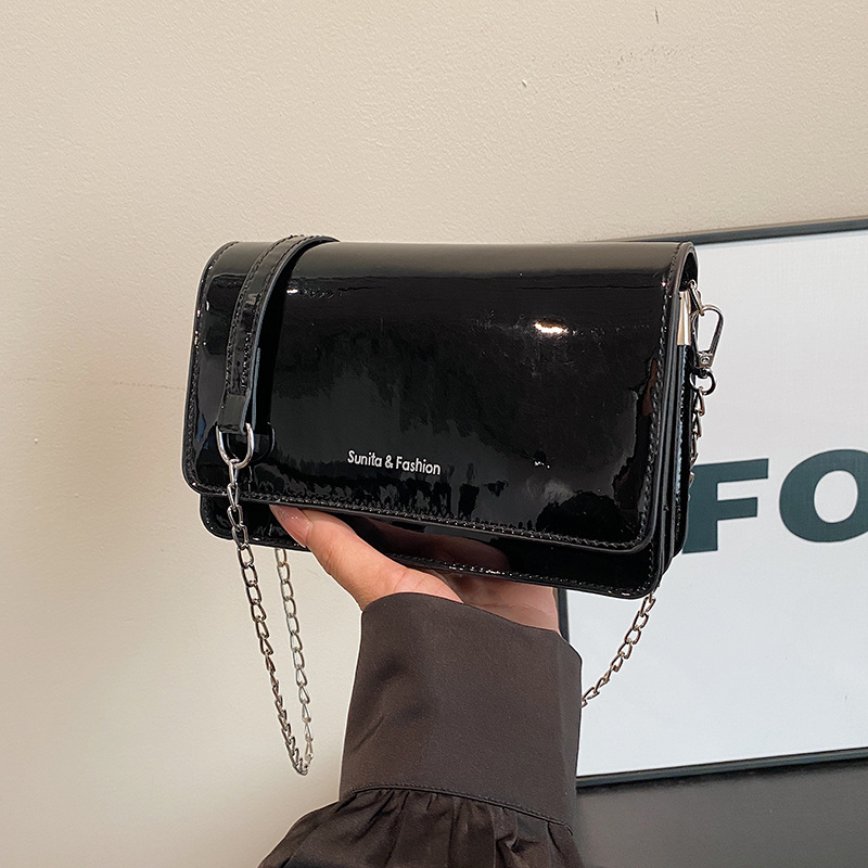 Bolsos pequeños de cadena, bolsos de mujer, 2024 nuevo bolso de mensajero de moda de alta gama, bolso de nicho de todo fósforo para estudiantes de verano