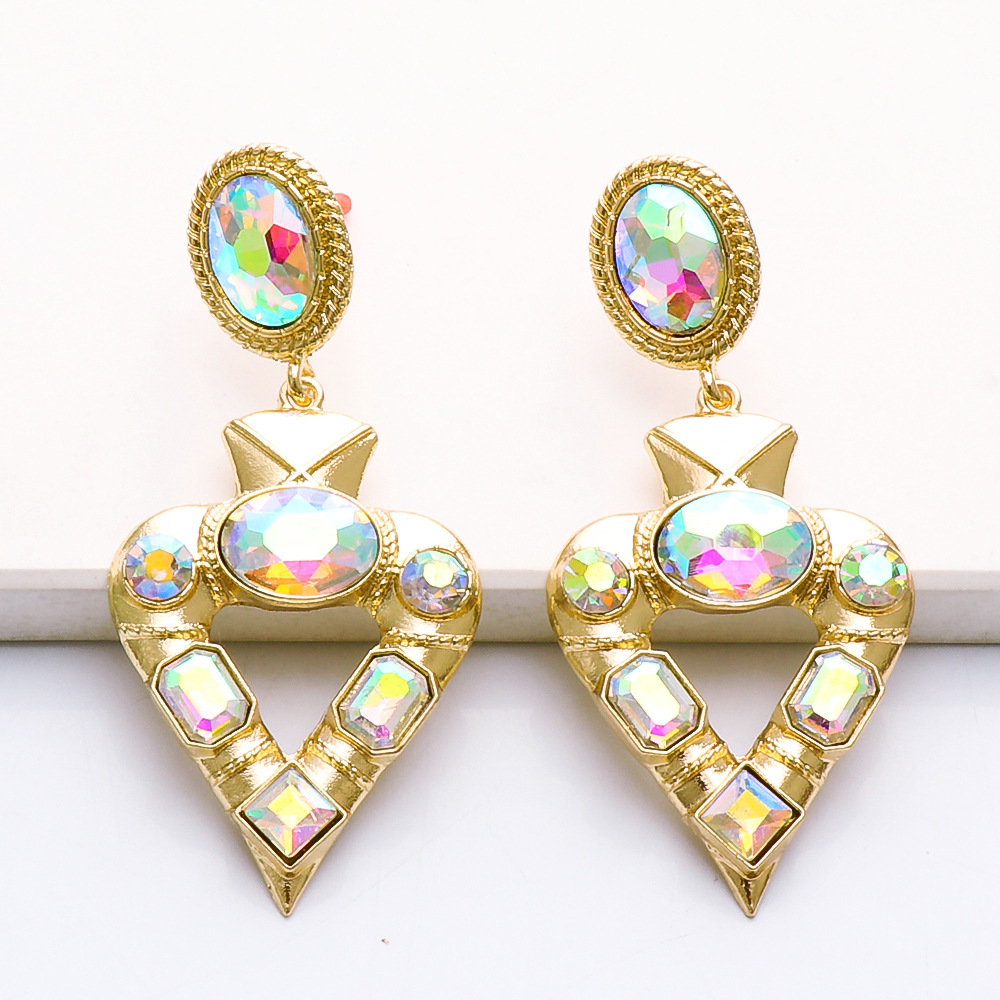 Boucles D&#39;oreilles En Forme De Cœur Géométriques Cloutées De Diamants display picture 11