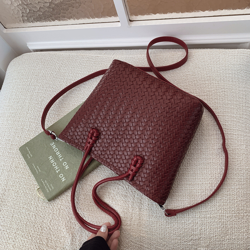 Bolsa de trenzado de nicho transfronterizo de comercio exterior para mujeres 2025 nueva gran capacidad de transporte de viaje bolsa de mano mochila de hombro