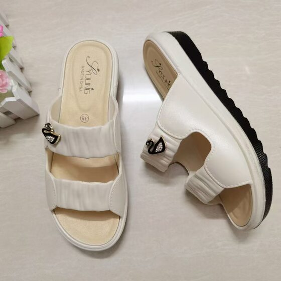 Fashion trend solid color hollow breathable one-word slippers women's soft bottom wear-resistant casual sandals and slippers mother shoes wholesale