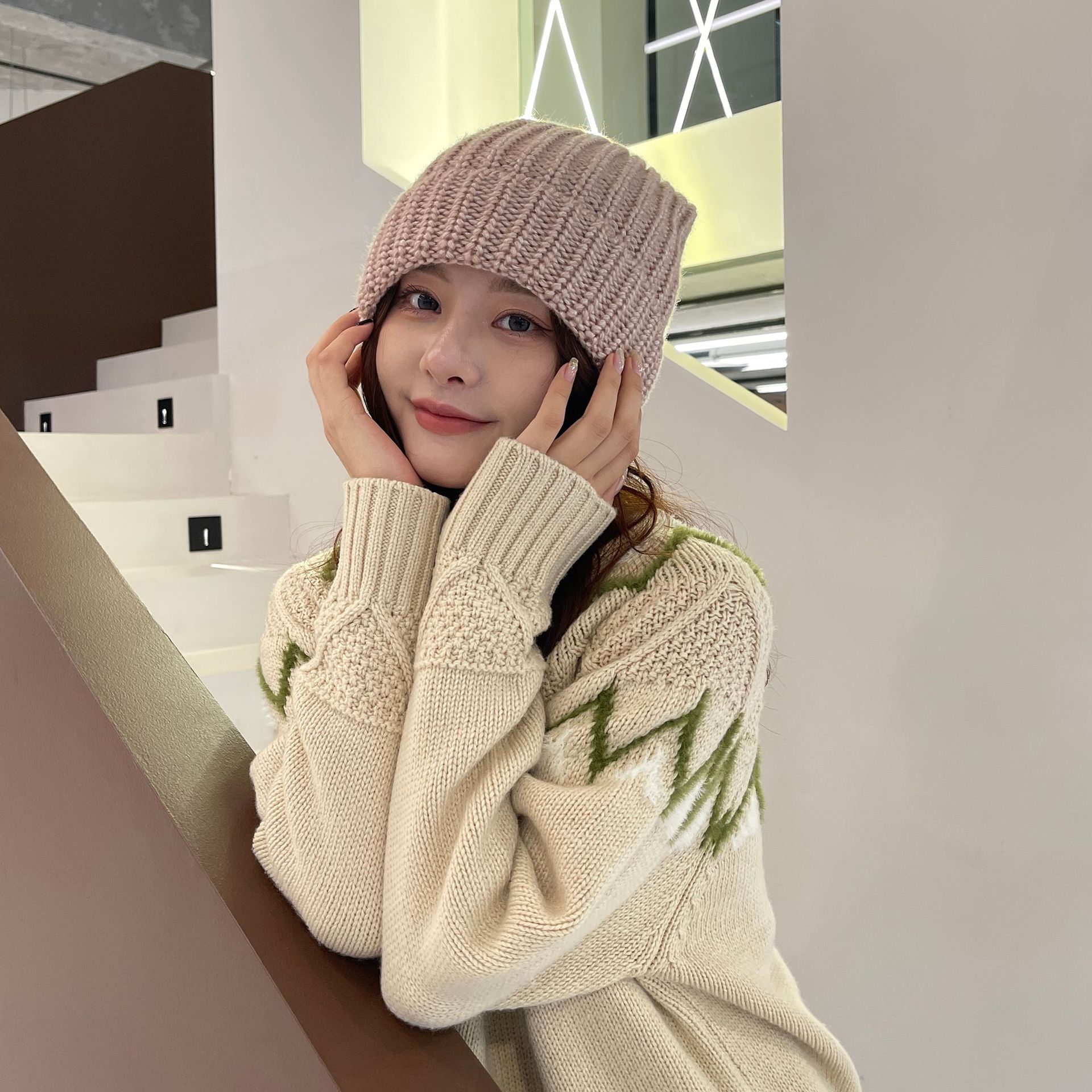 Sombrero de las mujeres de otoño e invierno de estilo coreano sombrero de lana simple sombrero frío sombrero de algodón caliente de moda todo partido sombrero de punto