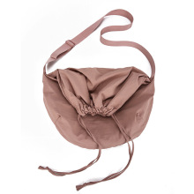 U家同款男女单品 情侣抽绳斜跨包单肩包托特包休闲通勤拎包461185