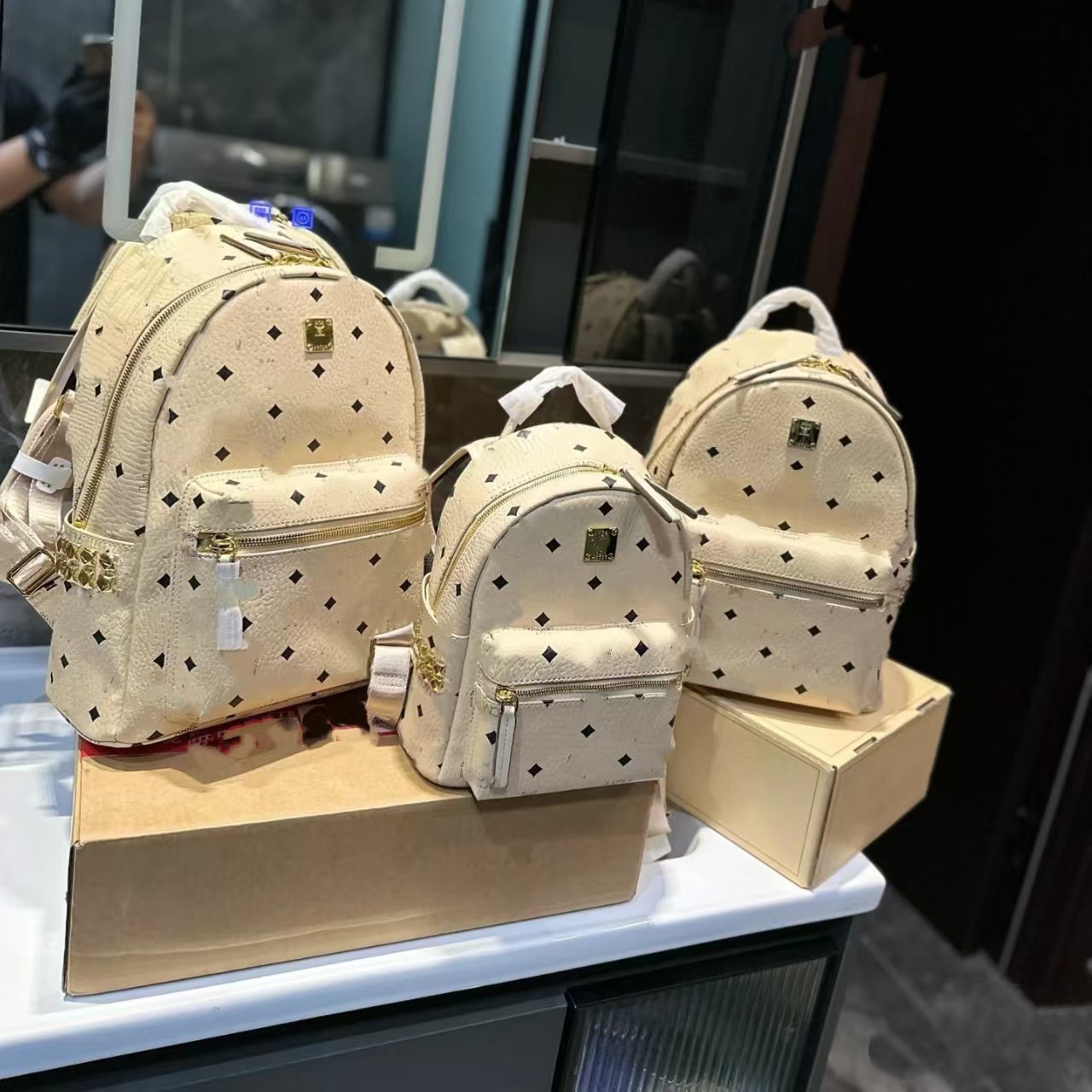 m家本革製ショルダーバッグ、ファッショナブルで多用途なバックパック、旅行用バッグ、プリント柄