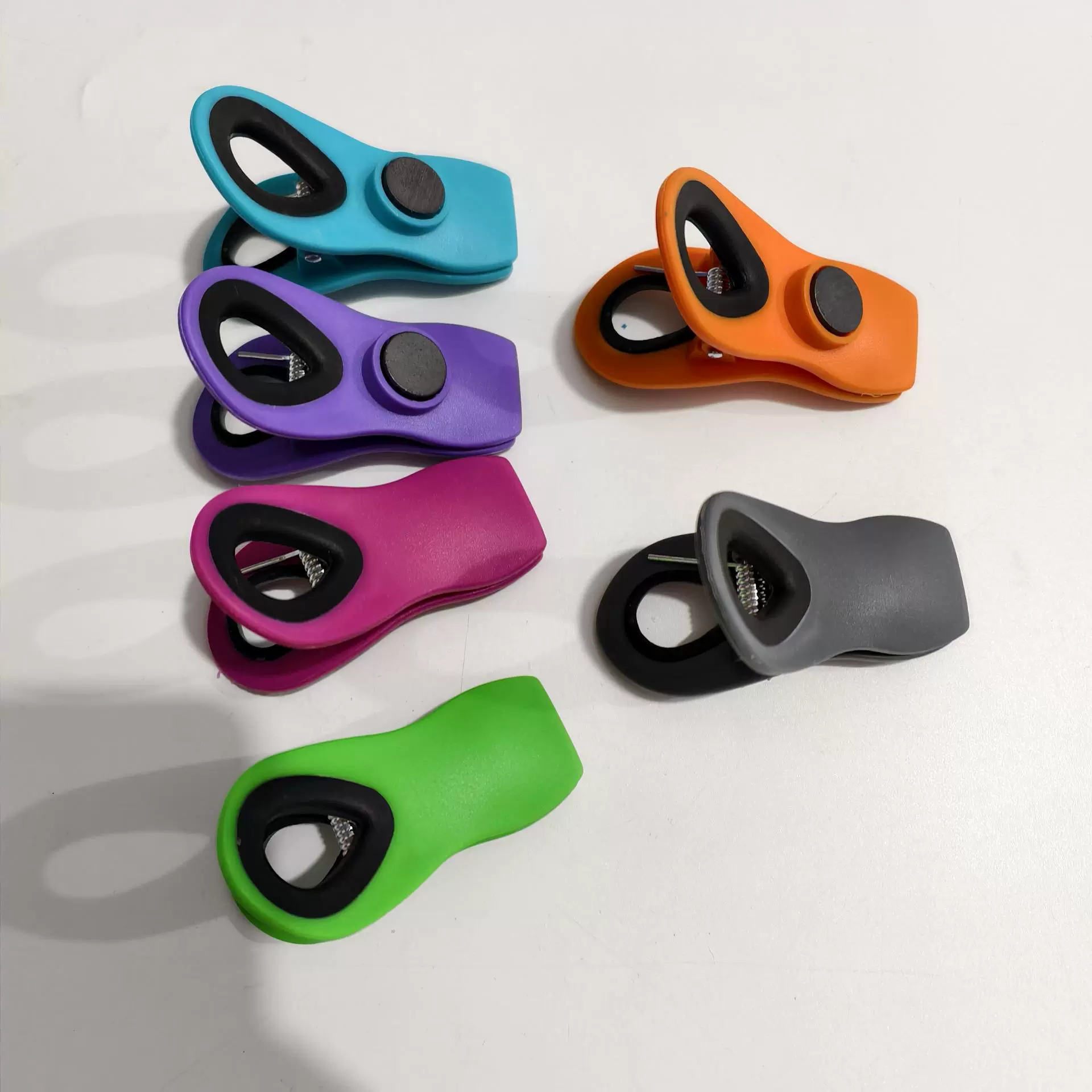 Бытовой кухонный магнитный уплотнительный зажим для пакета, зажим для закусок, магнитная наклейка на холодильник, влагостойкий зажим для хранения продуктов