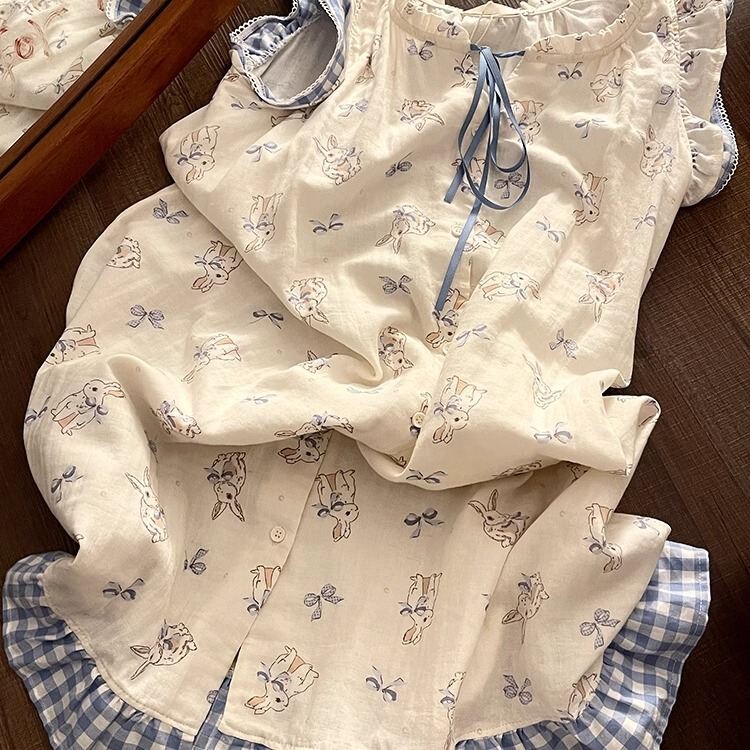女性用パジャマ夏 2025 青いチェック柄スプライシングバニー花柄小さなフライングスリーブパジャマ女性はかわいいホームスカートを着ることができます|undefined