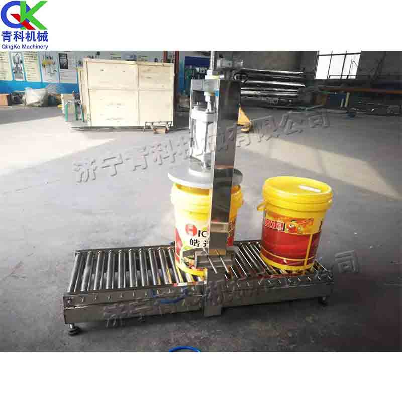 工业塑料桶压盖机 防冻液油漆桶扣盖封口机 大桶塑料盖压紧机