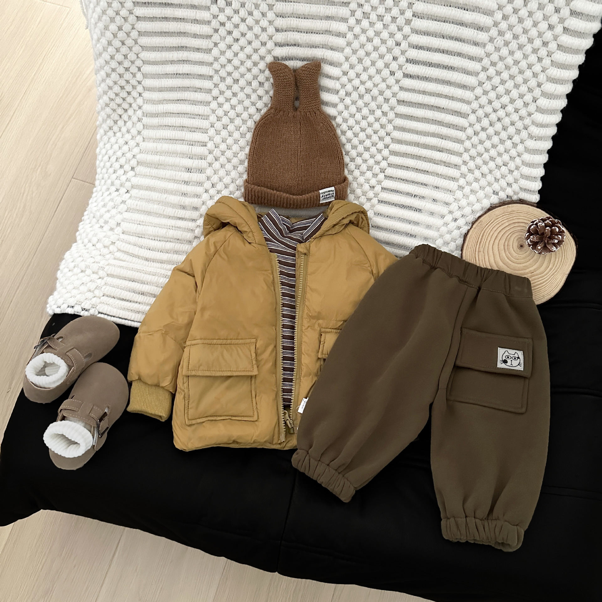Cool and guapo chaqueta de invierno para niños 2025 nuevo bebé ropa de estilo extranjero, ropa de abrigo cálido para bebés, ropa de abrigo blanca, moda