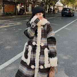 设计感复古格子牛角扣呢子大衣女冬季加厚新款长款羊羔毛毛呢外套