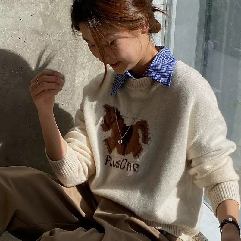 韩系圣诞红圆领卡通减龄小马刺绣套头毛衣女软糯显瘦百搭羊毛上衣