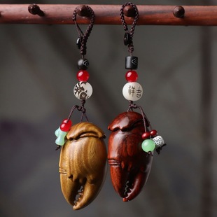 Green sandalwood crab pliers car keychain pendant artistic ancient style hand rich crab pliers handle piece plate play