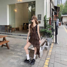 不规则荷叶边吊带裙女夏季小众设计别致V领斜下摆中长款连衣裙子