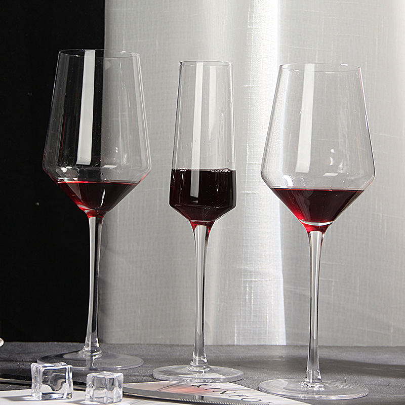 Tazas de vidrio inclinadas de alto valor de visualización casera de cristal borgoña tazas de pie alto tazas de vino de boca plana sensación de alto nivel