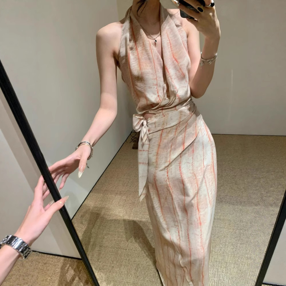 现货【水蜜桃系列】水彩画印花挂脖露背上衣包裹式半身裙