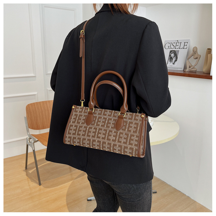 Autumn And Winter Small Bag 2021 New Large-capacity Female Bag Fashion Temperament Messenger Retro Handbag display picture 11