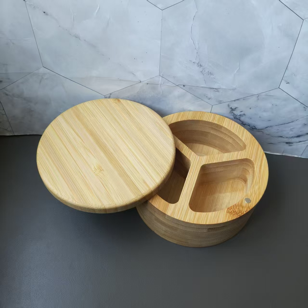 3개의 그리드: 12.6cm, 무게 290g