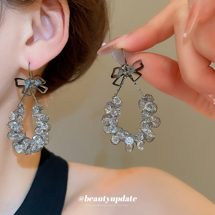 Pendientes colgantes con lazo hueco de diamantes Pendientes de temperamento de moda retro Pendientes de todo fósforo de personalidad