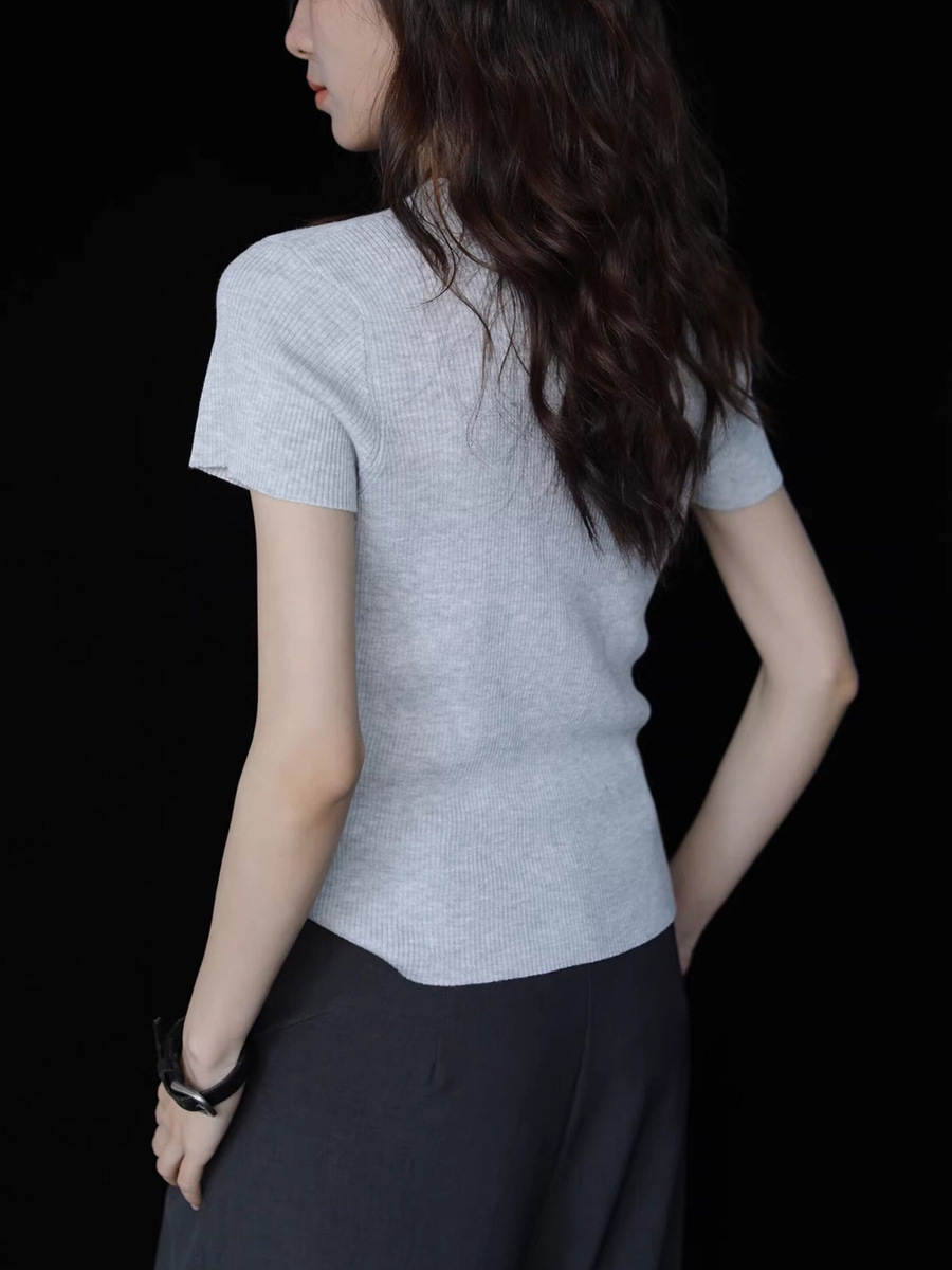 Áo thun nữ cổ chữ V tay ngắn phong cách vintage — màu xám đậm, màu xám nhạt