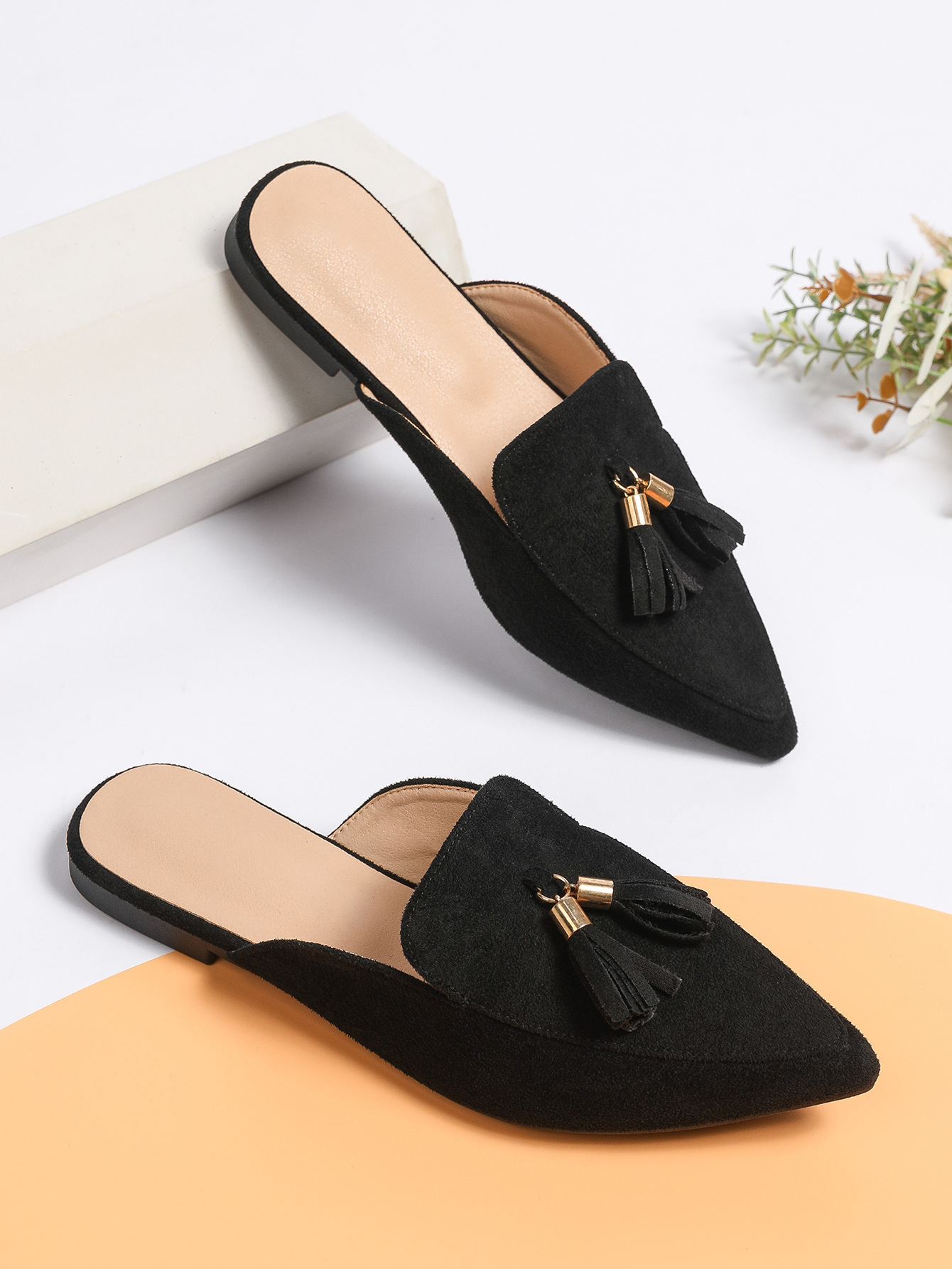 Grenzüberschreitender Naher Osten-Stil Sommer lässiger Stil neue Mode einzelne Schuhe spitz flache Unterseite Baotou große Quaste Außenhandel Großhandel_voghion.com