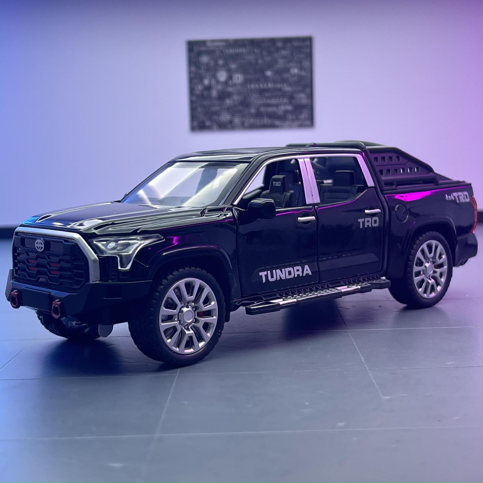 Modelo de coche de aleación de simulación Lijiaxin 1:32 Toyota Tantu Tire hacia atrás vehículo todoterreno con sonido y luz modelo de coche de juguete adornos