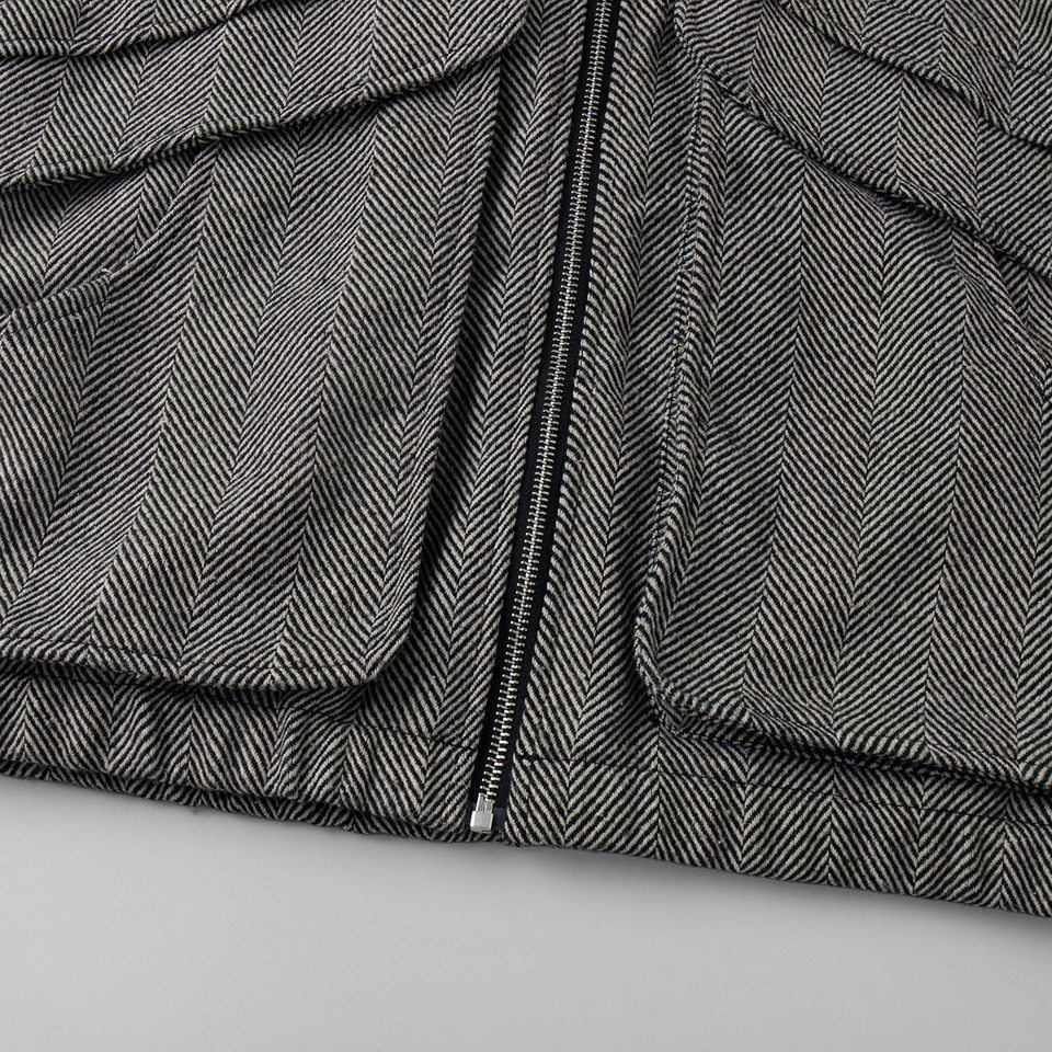 Áo khoác nữ dáng rộng cổ đứng họa tiết kẻ xương cá có túi khóa kéo, tay dài — đen chi tiết 16