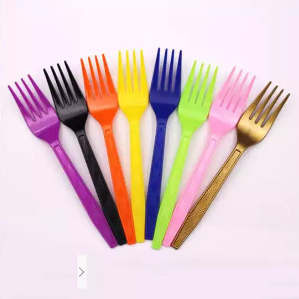 En stock al por mayor PS color desechable cuchillo de plástico y tenedor cuchara fiesta cumpleaños boda desechable cuchillo de plástico y tenedor cuchara