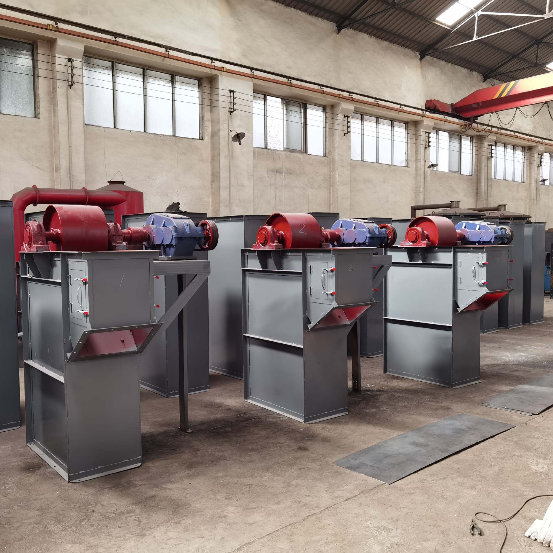 碳钢不锈钢垂直提升机 水泥石灰垂直上料矿用斗式提升机