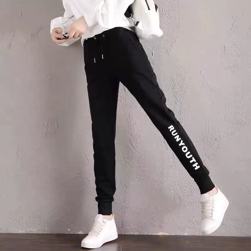 Черные спортивные брюки женские свободные резьбовые ножки 2024 Весенние и осенние шаровары брюки дикие тонкие хлопчатобумажные бархатные брюки