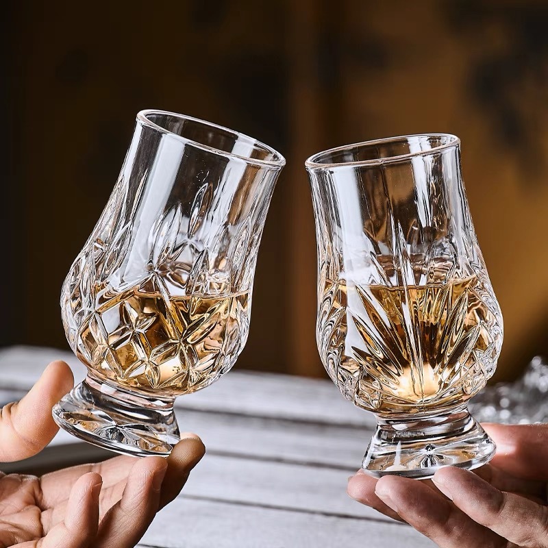 Nuevo vidrio de cristal olor taza de sabor profesional de whisky taza de vino de flores extranjeras talladas taza de bambú conjunto de soporte de taza