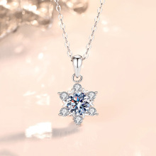 S999纯银雪花吊坠一克拉莫桑石项链轻奢时尚高级感锁骨链生日礼物
