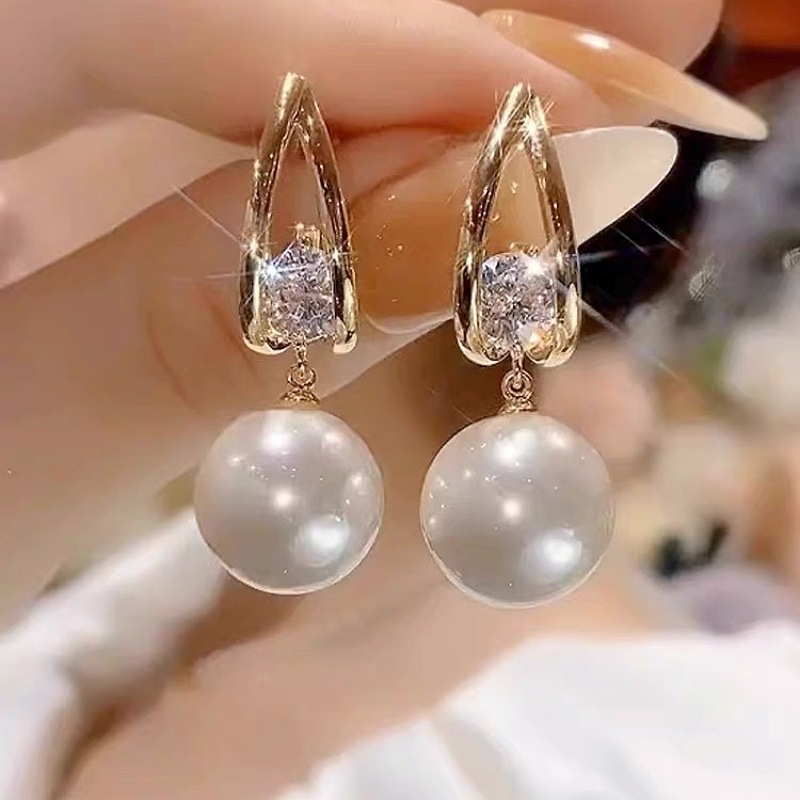 Sophisticated fashionable universal design elegant earrings with…