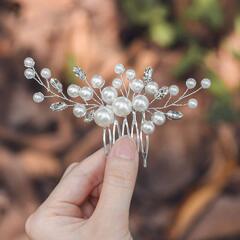 欧米の国境を越えて、手作りの真珠のドリルの髪の櫛の側の櫛の小さい髪飾りの花嫁の結婚式の形の頭飾りの部品を提供します。
