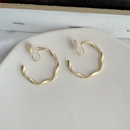 High-end mosquito-repellent coiled ear clips, large hoop earrings without piercings, round earrings, face-showing small ear hoops, temperament for women, summer style