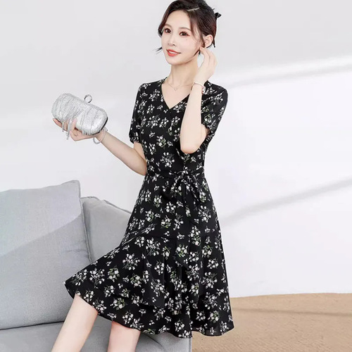 Gentle Breeze French Vintage Floral Puff Sleeve V-Neck Dress 2025 Summer High-End Fitted Waist Dress for Women