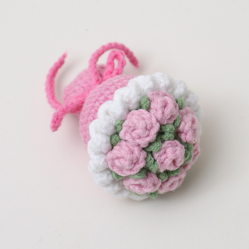 Small bouquet of dark pink + light pink flowers, exquisite body and cute four