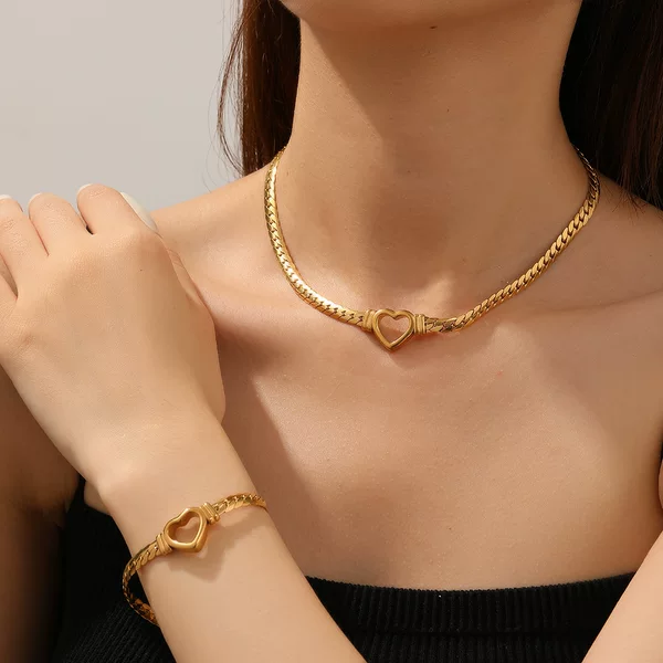 Cross-Border Titanium Steel Cuban Chain Heart Cut Out Jewelry European and American Trendyy Stainless Steel Non-Fading Peach Heart Jewelry Set