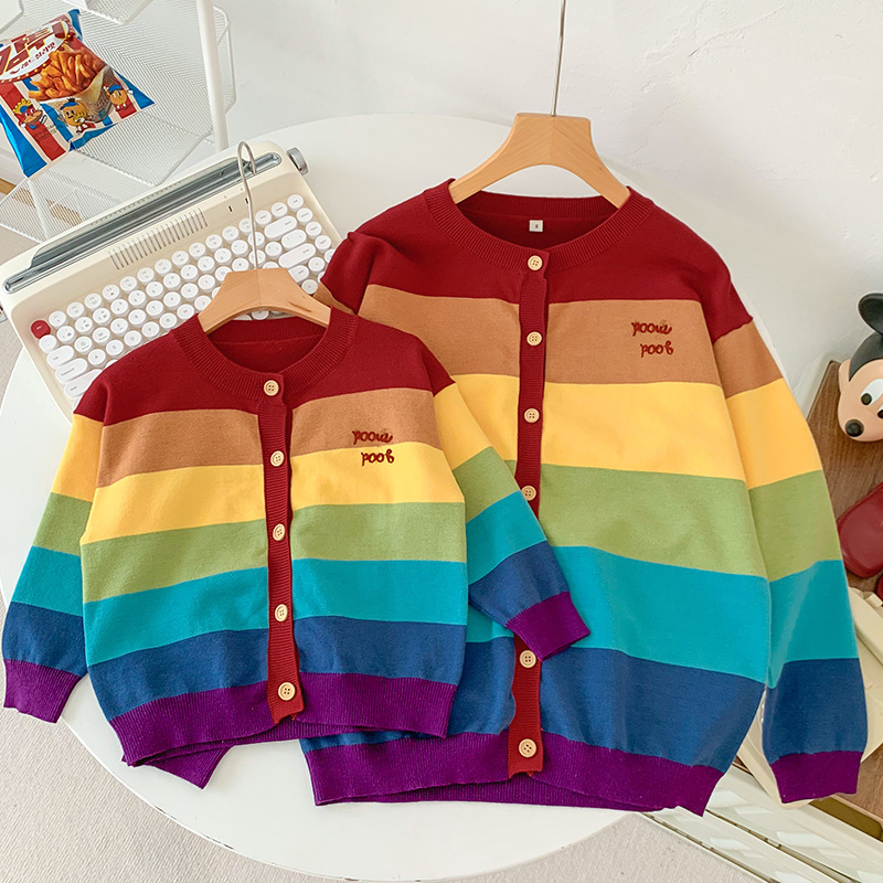 2024 Año Nuevo Arco Iris padre-hijo ropa una actividad escolar de tres familias madre-hija suéter de punto de manga larga suéter