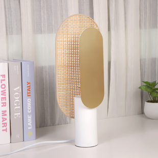 Creative Design Table Lamp, Personalized Nordic Style Light Luxury B&B Hotel Home Study Living Room Decorative Atmosphere Lamp