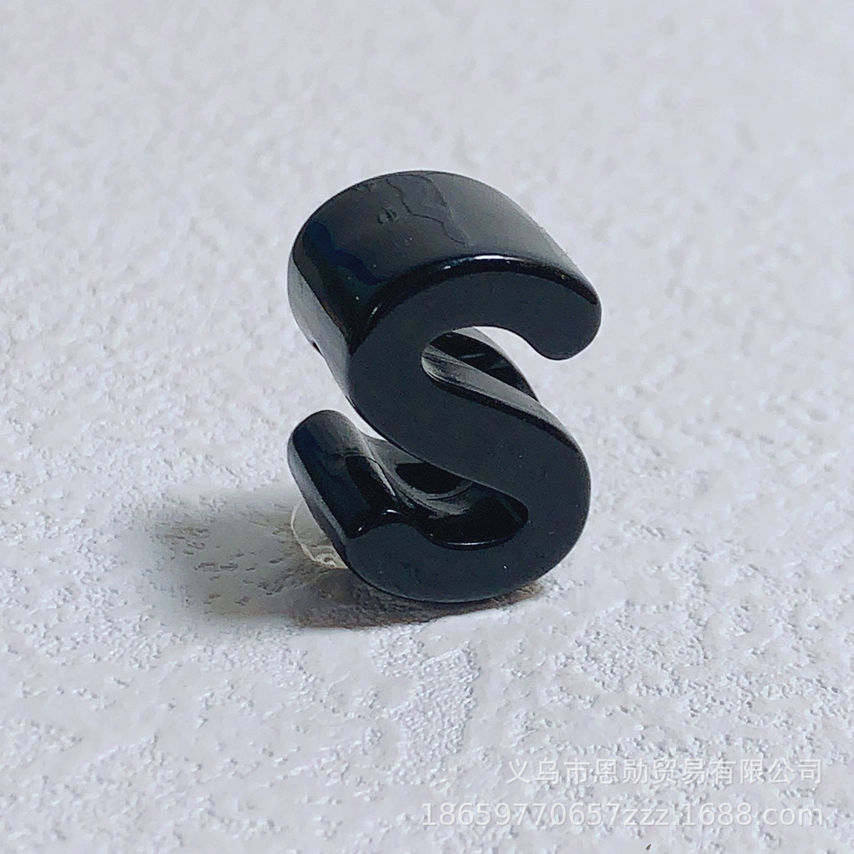 S (Black)
