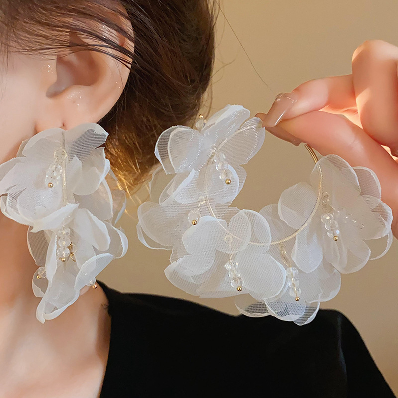 Pendientes de borla de flores de hilo de malla de tela de aguja de plata Pendientes dulces y frescos Pendientes de todo fósforo de moda Sensación de alto nivel de nicho