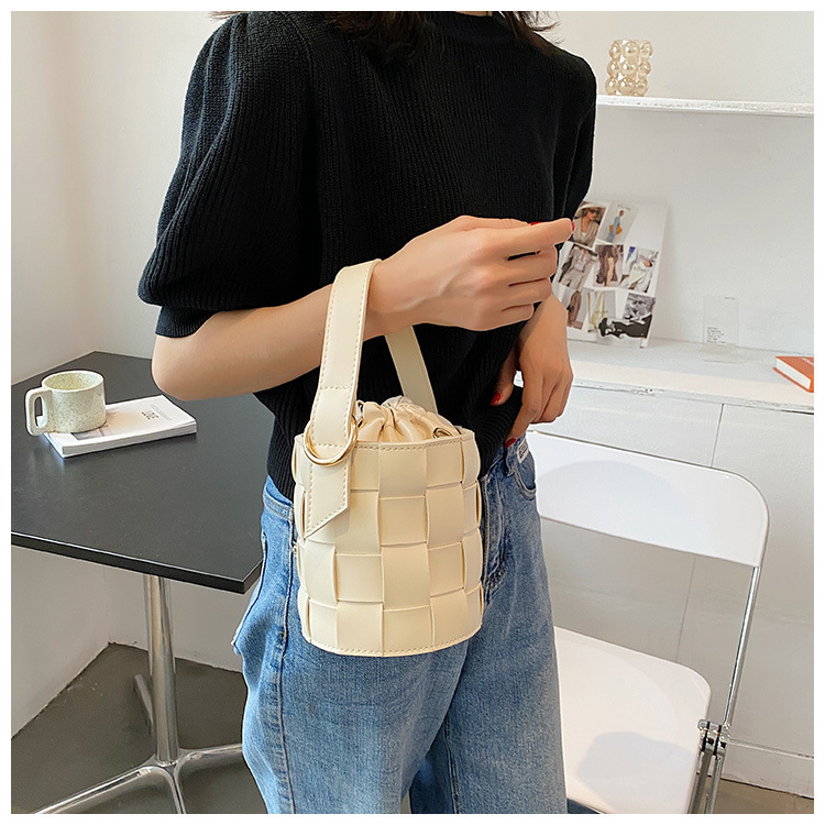 Women's Small Pu Leather Solid Color Vintage Style Classic Style String Bucket Bag display picture 2
