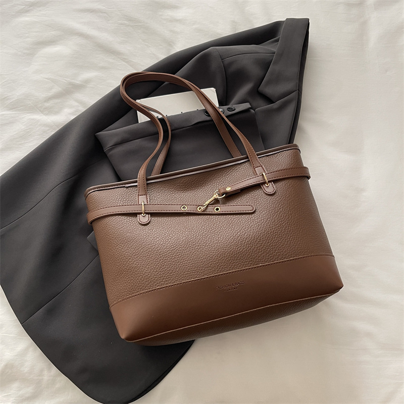 Bolsa de mano casual de gran capacidad para mujeres 2026 primavera nueva bolsa de hombro simple de color para trabajar bolsa de brazo