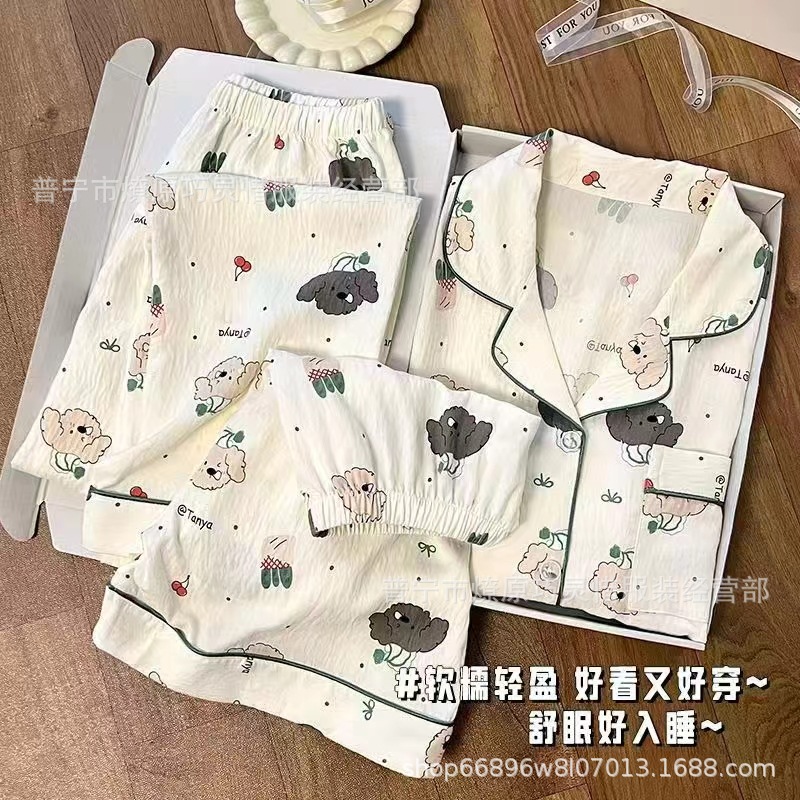 Pequeño pijama de corazón de melocotón para mujeres tres piezas de verano nubes de algodón se puede usar pantalones de manga corta para estudiantes de dibujos animados ropa para el hogar