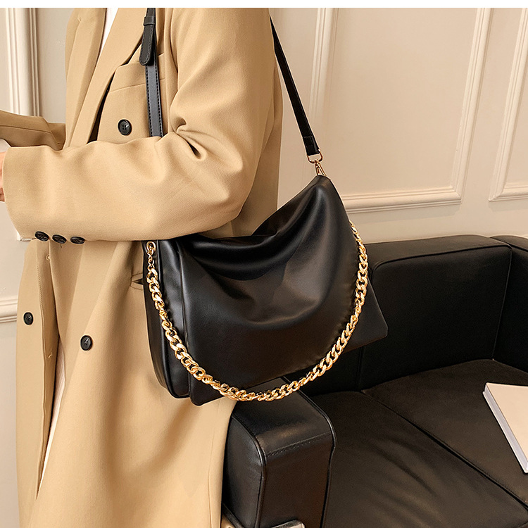 Autumn And Winter Retro Large-capacity Bag 2021 New Bag Female Chain Messenger Bag display picture 15