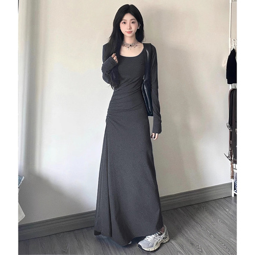 Elegant French-style fitted long-sleeve layered dress for women—2025 autumn collection, waist-defined and slimming, below-the-knee base layer.