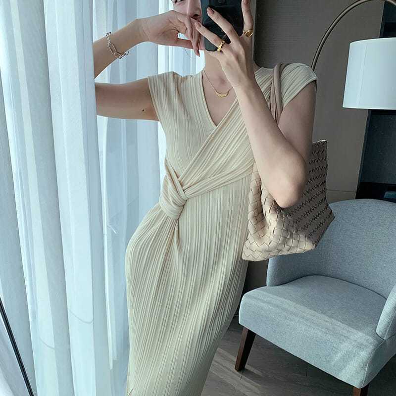 2024 Summer New Fashion Style Pleated Ice Silk Knitted Dress French Mid-Length Skirt with a Stylish Design for Summer