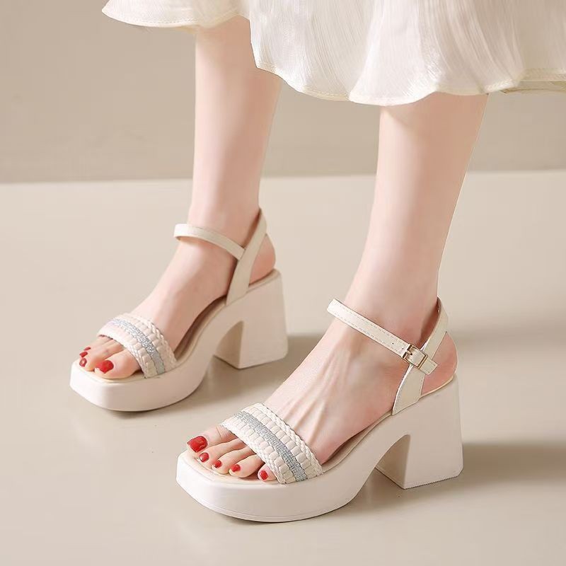 Red popularidad explosiva con falda de tacones altos sandalias de tacones gruesos para mujeres 2026 nuevo verano dulce mujer no cansada zapatos de pies para mujeres