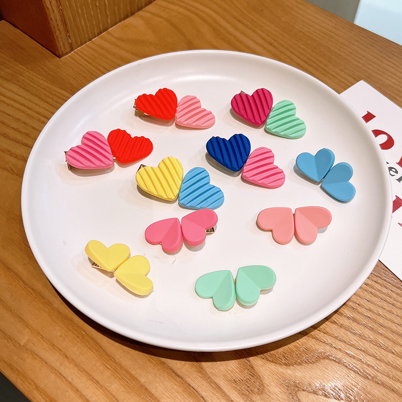 Early Spring New Color Matching Heart-shaped Hairpin display picture 1