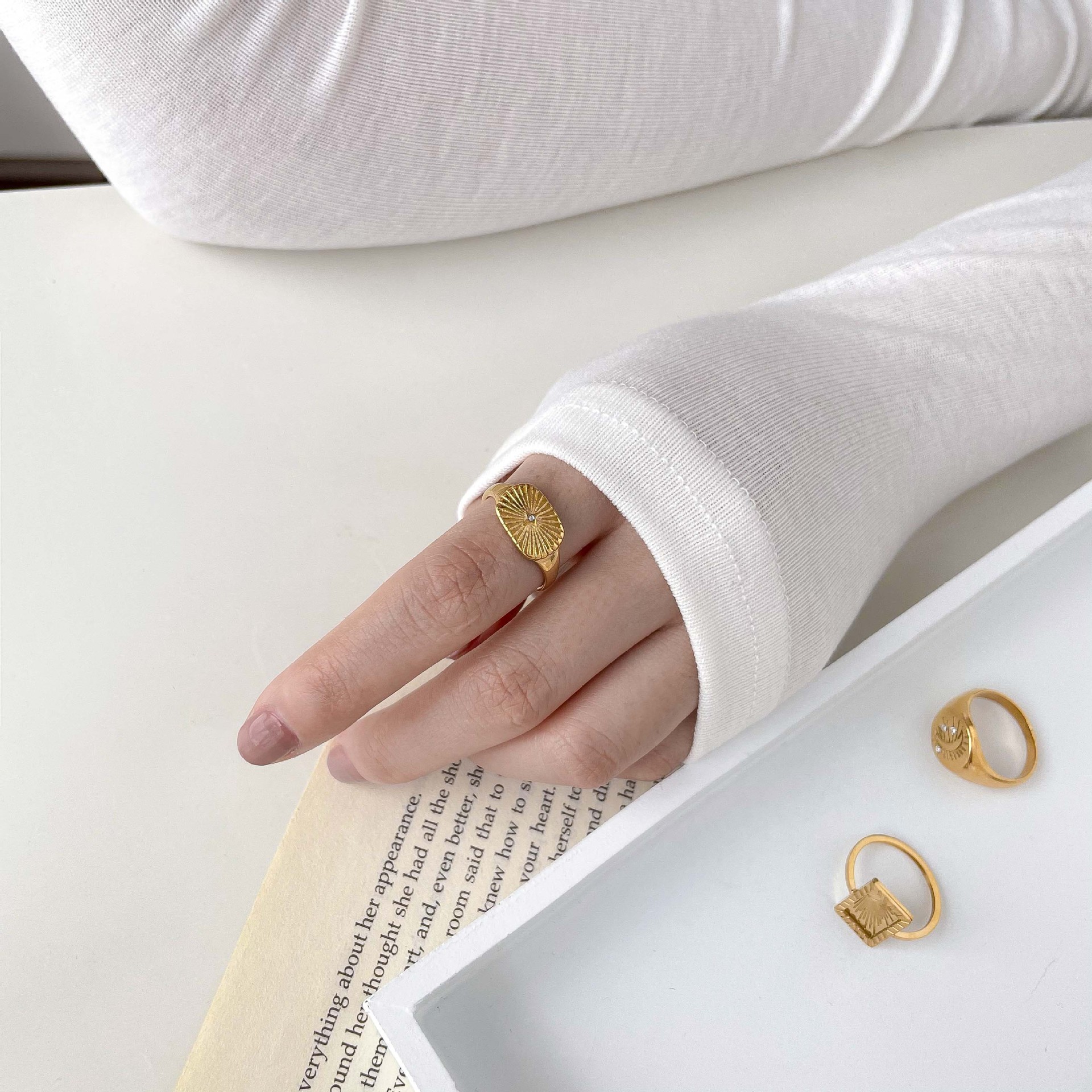 Daily Occasion Titanium Steel Material Retro Solid Color Titanium Steel Inlay Rhinestones Rings